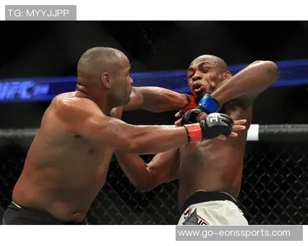 骨头琼斯与科米尔的巅峰对决谁将成为终极格斗之王